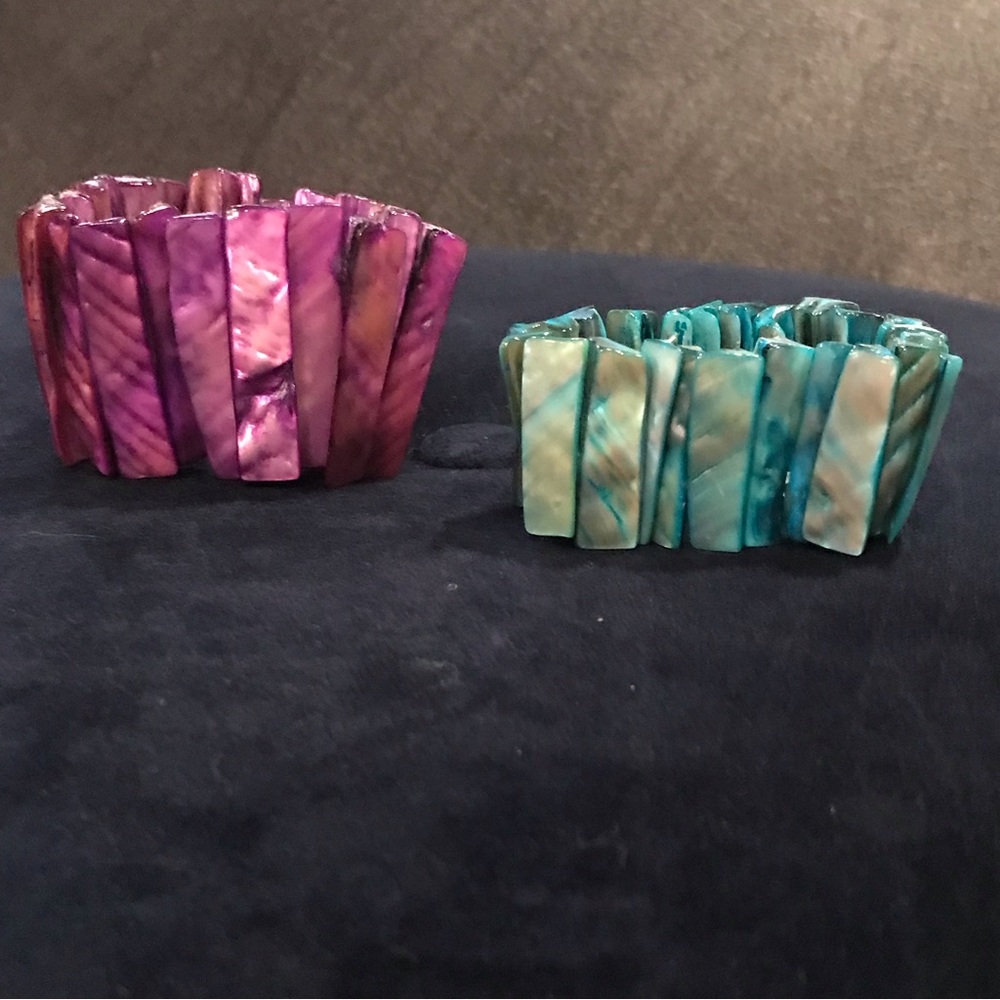 NEW YORK & COMPANY-Lot of 2 Gorgeous Pearlescent Stretch Statement Bracelets - Picture 2 of 4